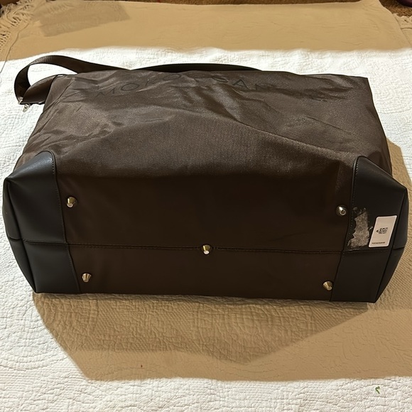 MoroccanOil tote with adjustable shoulder strap. - Picture 3 of 10